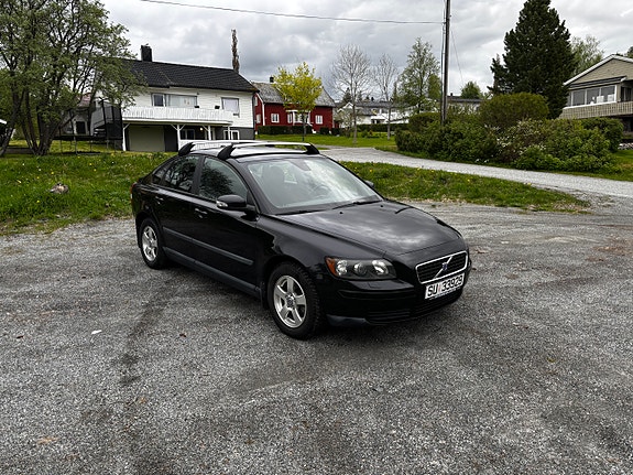 Volvo S40 2 of 5