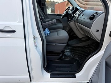 Volkswagen Transporter 21 of 25