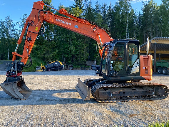 Hitachi ZX 135US-5B 5 of 5