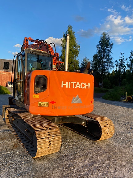 Hitachi ZX 135US-5B 3 of 5