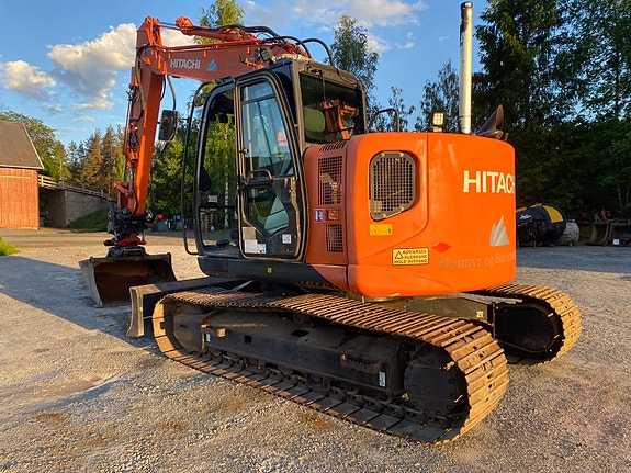 Hitachi ZX 135US-5B 4 of 5
