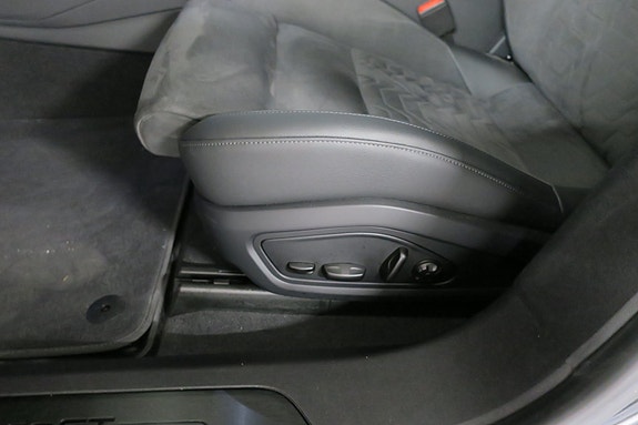 Audi e-tron GT 27 of 30