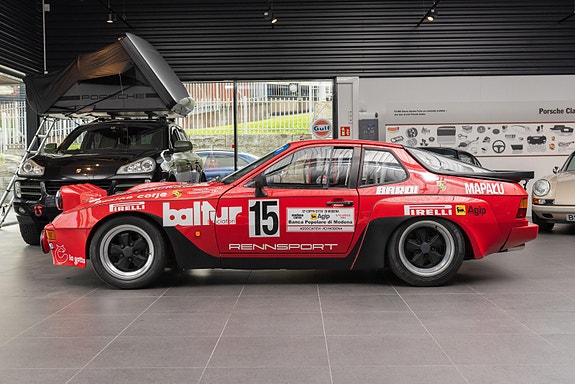 Porsche 924 2 of 30