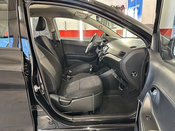 Kia Picanto 4 of 5