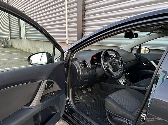 Toyota Avensis 8 of 18