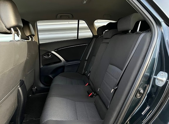 Toyota Avensis 7 of 18
