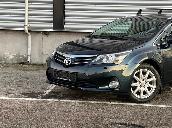 Toyota Avensis 2 of 18