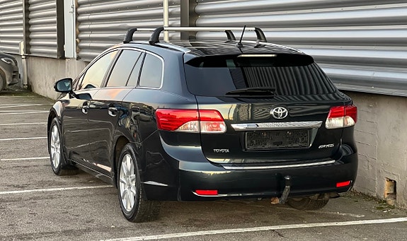 Toyota Avensis 5 of 18