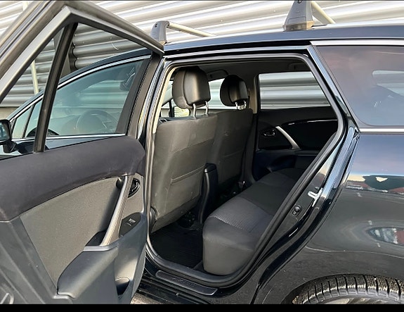 Toyota Avensis 6 of 18