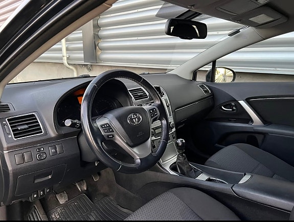 Toyota Avensis 9 of 18