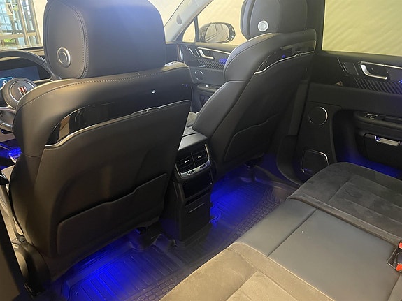 Hongqi E-HS9 16 of 30