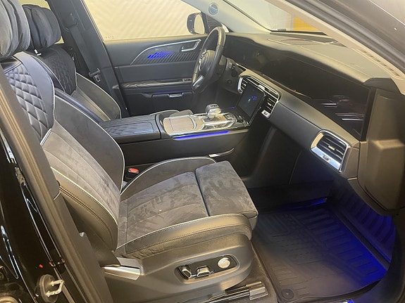 Hongqi E-HS9 12 of 30