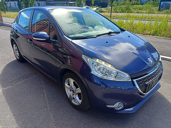 Peugeot 208 3 of 5
