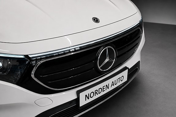 Mercedes-Benz EQB300 3 of 5