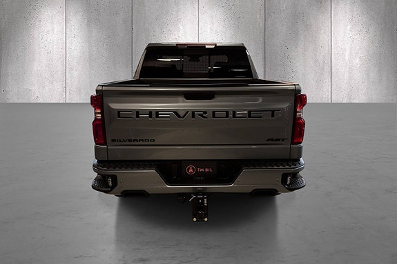 Chevrolet Silverado 4 of 5