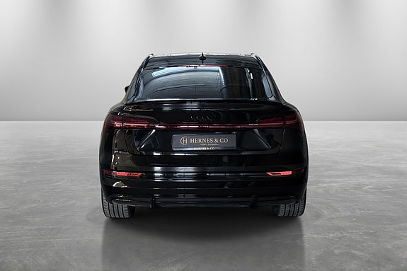 Audi e-tron Sportback 5 of 5