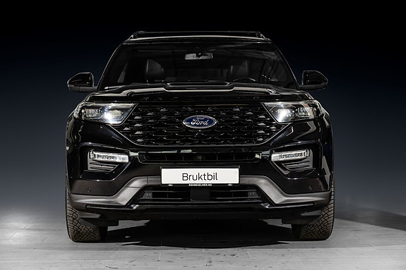 Ford Explorer 3 of 5