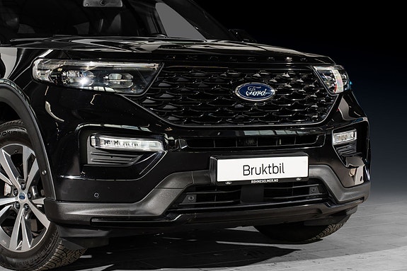 Ford Explorer 2 of 5