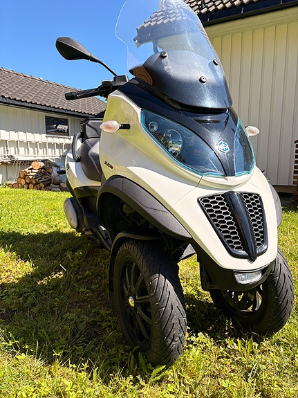 Piaggio MP3 300 LT 3 of 5