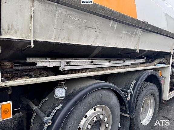 Volvo FM410 Tankbil 27 of 30