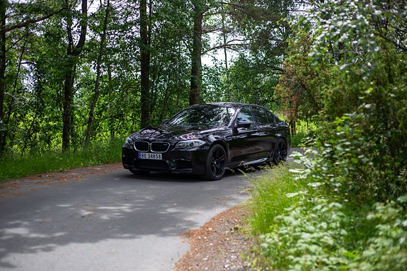 BMW M5 2 of 5