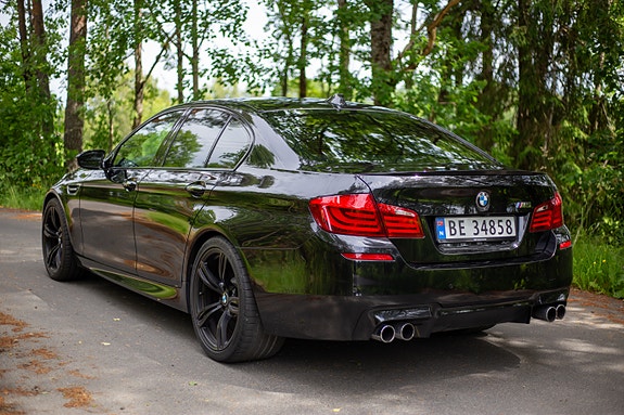 BMW M5 3 of 5