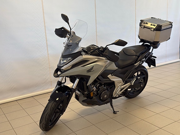 Honda NC 750X 3 of 6