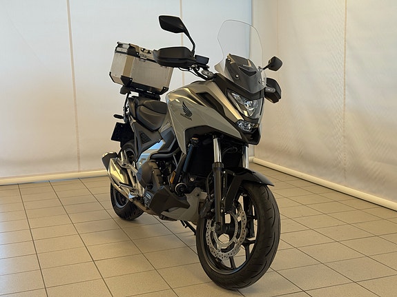 Honda NC 750X 2 of 6