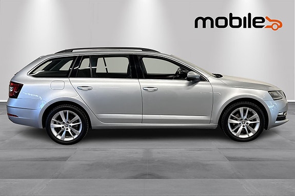 Skoda Octavia 2 of 5