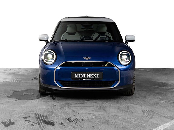 MINI Cooper SE 2 of 5