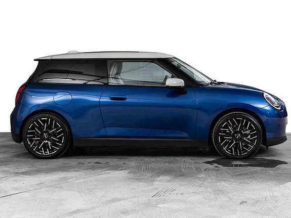 MINI Cooper SE 4 of 5