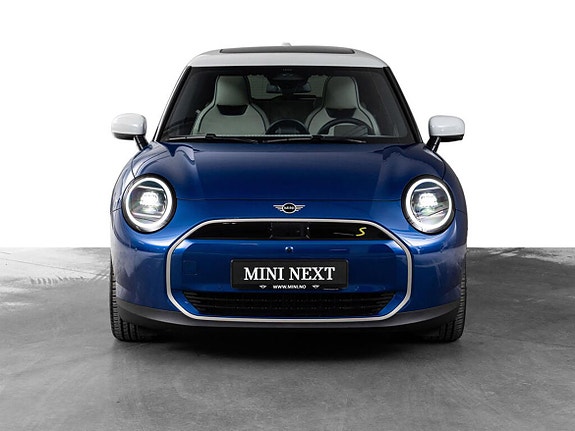 MINI Cooper SE 2 of 5