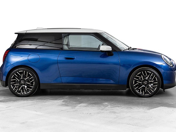 MINI Cooper SE 4 of 5