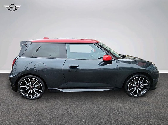 MINI Cooper E 4 of 5