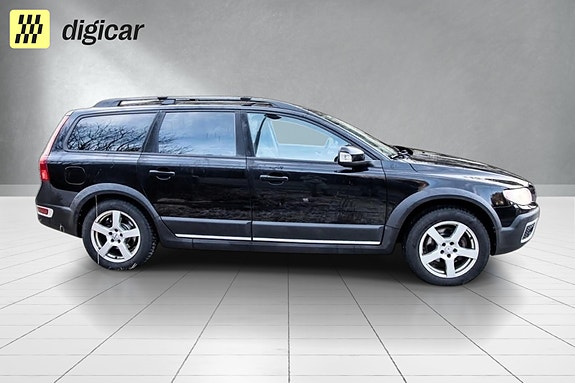 Volvo XC70 2 of 5