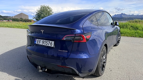 Tesla Model Y 12 of 16