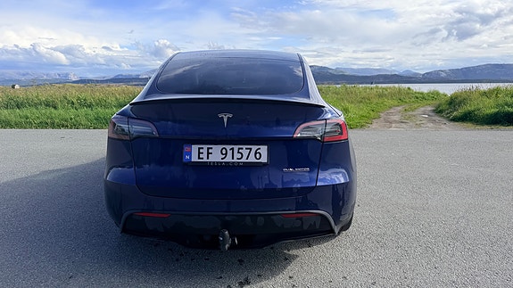 Tesla Model Y 7 of 16