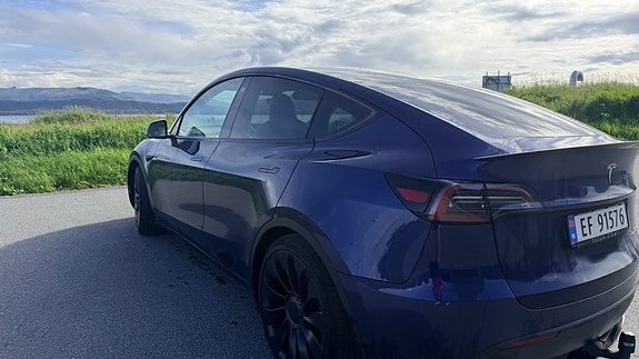 Tesla Model Y 16 of 16