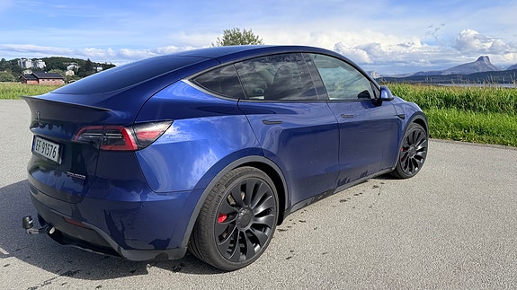 Tesla Model Y 15 of 16