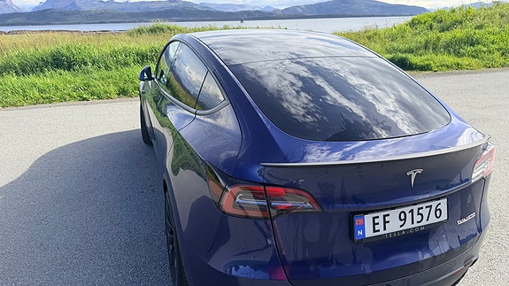 Tesla Model Y 10 of 16