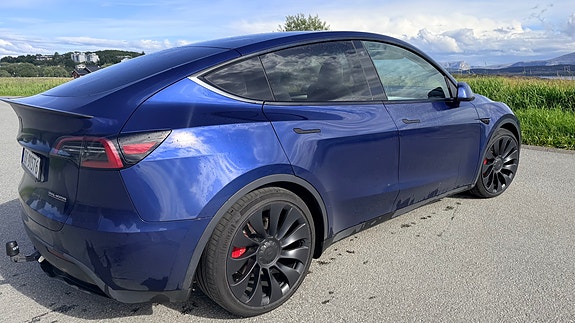 Tesla Model Y 6 of 16