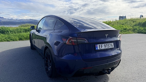 Tesla Model Y 13 of 16