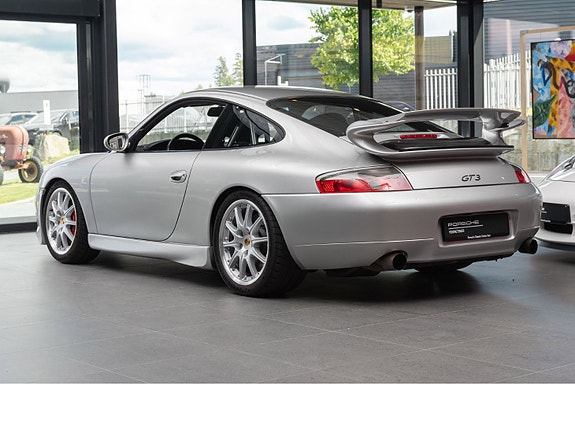 Porsche 911 4 of 5
