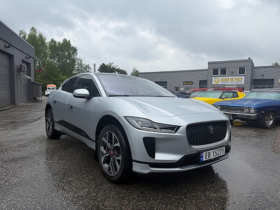 Jaguar I-PACE 3 of 5