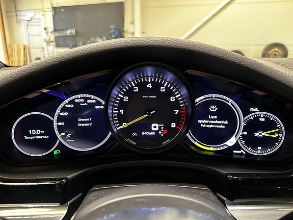 Porsche Panamera 16 of 30