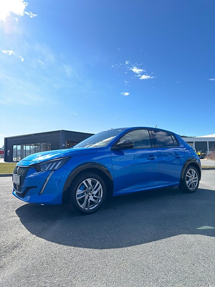 Peugeot 208 3 of 10