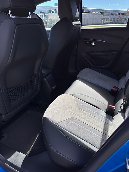 Peugeot 208 8 of 10