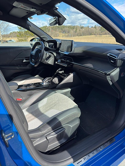 Peugeot 208 7 of 10