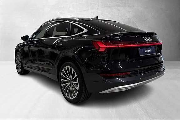 Audi e-tron Sportback 2 of 5