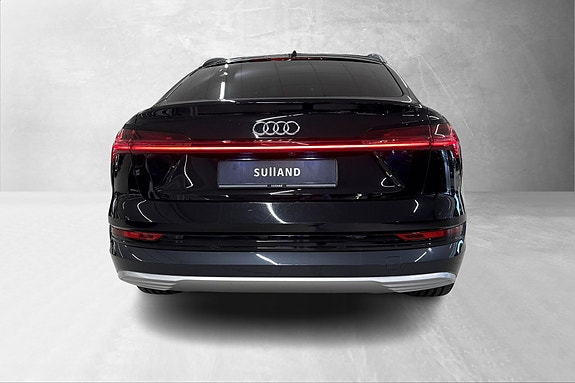 Audi e-tron Sportback 3 of 5